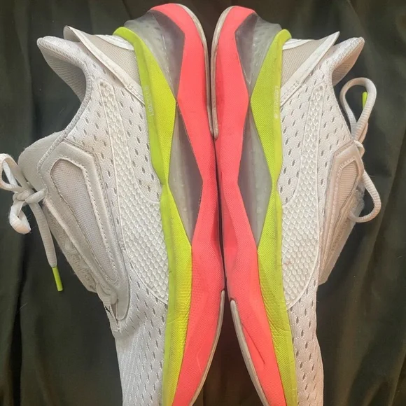 white low trainers running atheltic shoes outdoor puma footwear y2k sneakers - Picture 2 of 10